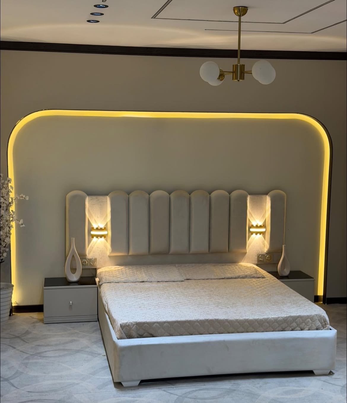 bed.jpg Arch Bedroom Set - Image 1